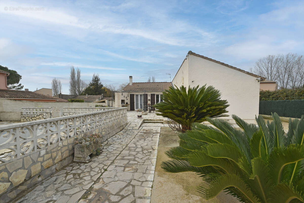 Maison à JONQUIERES-SAINT-VINCENT