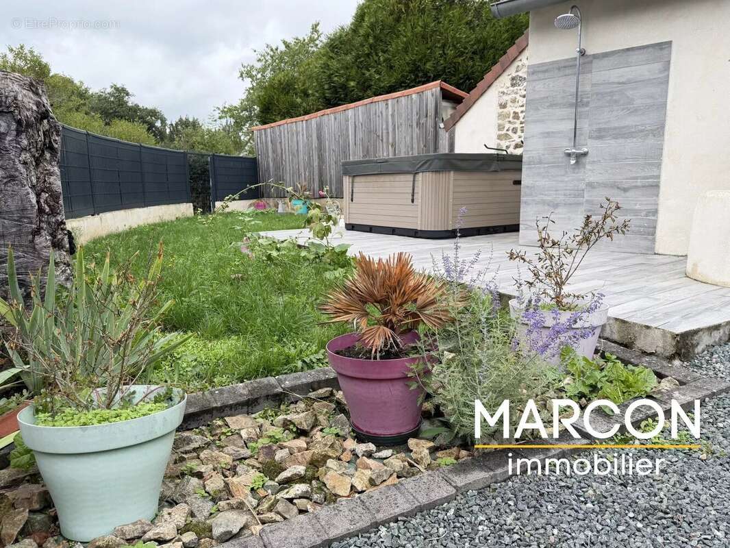 Maison à LE BOURG-D'HEM