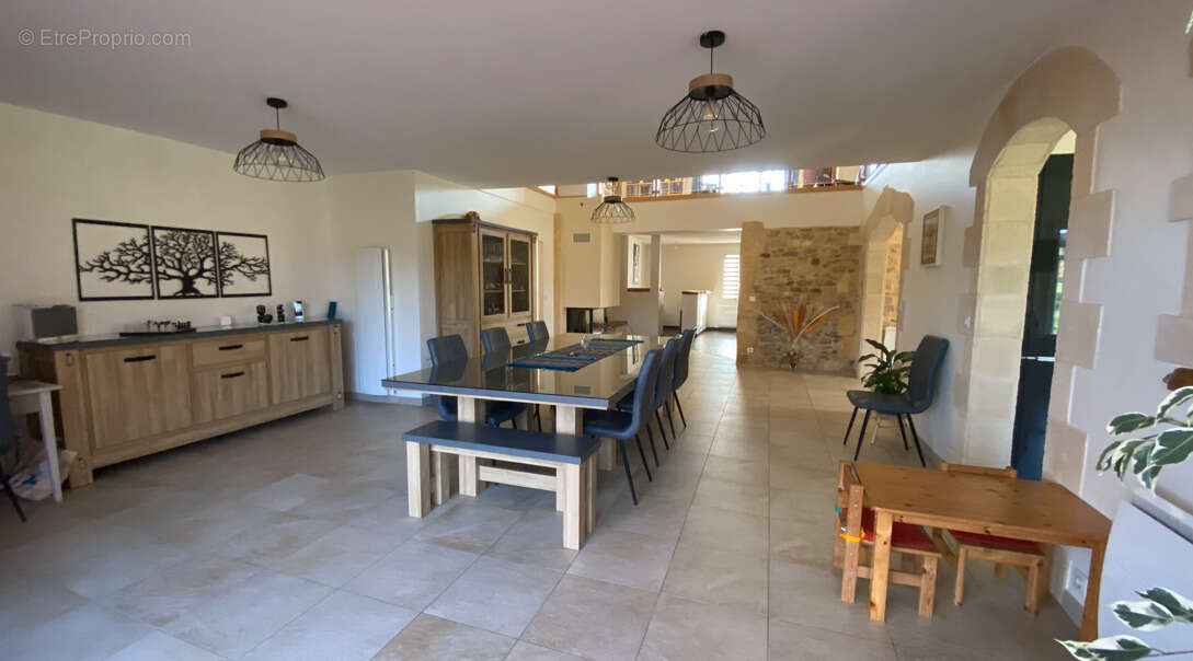 Maison à SAINT-CHRISTOLY-DE-BLAYE