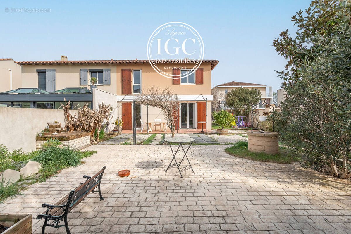 Maison à CHATEAUNEUF-LES-MARTIGUES