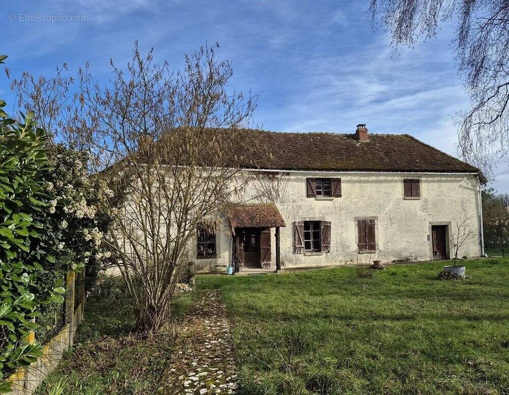 Maison à BEAUNE-LA-ROLANDE