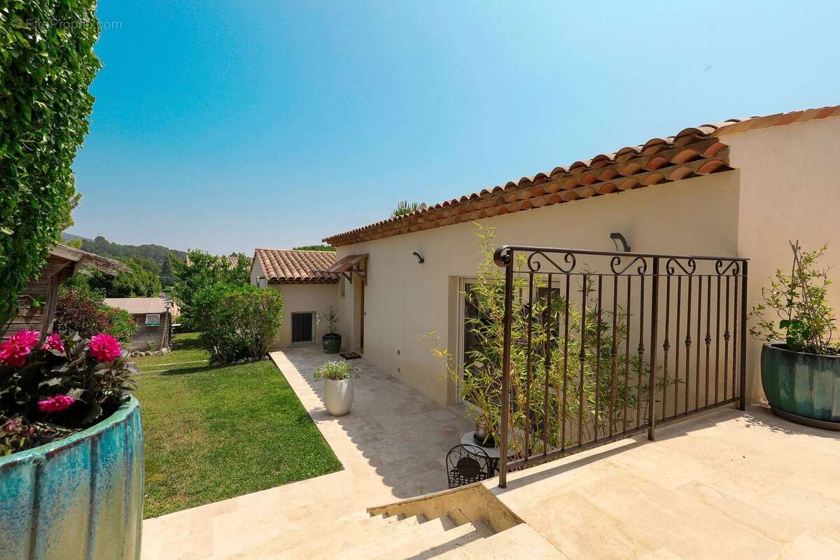 Villa independante 175 m² - piscine - stationnements - photo 5