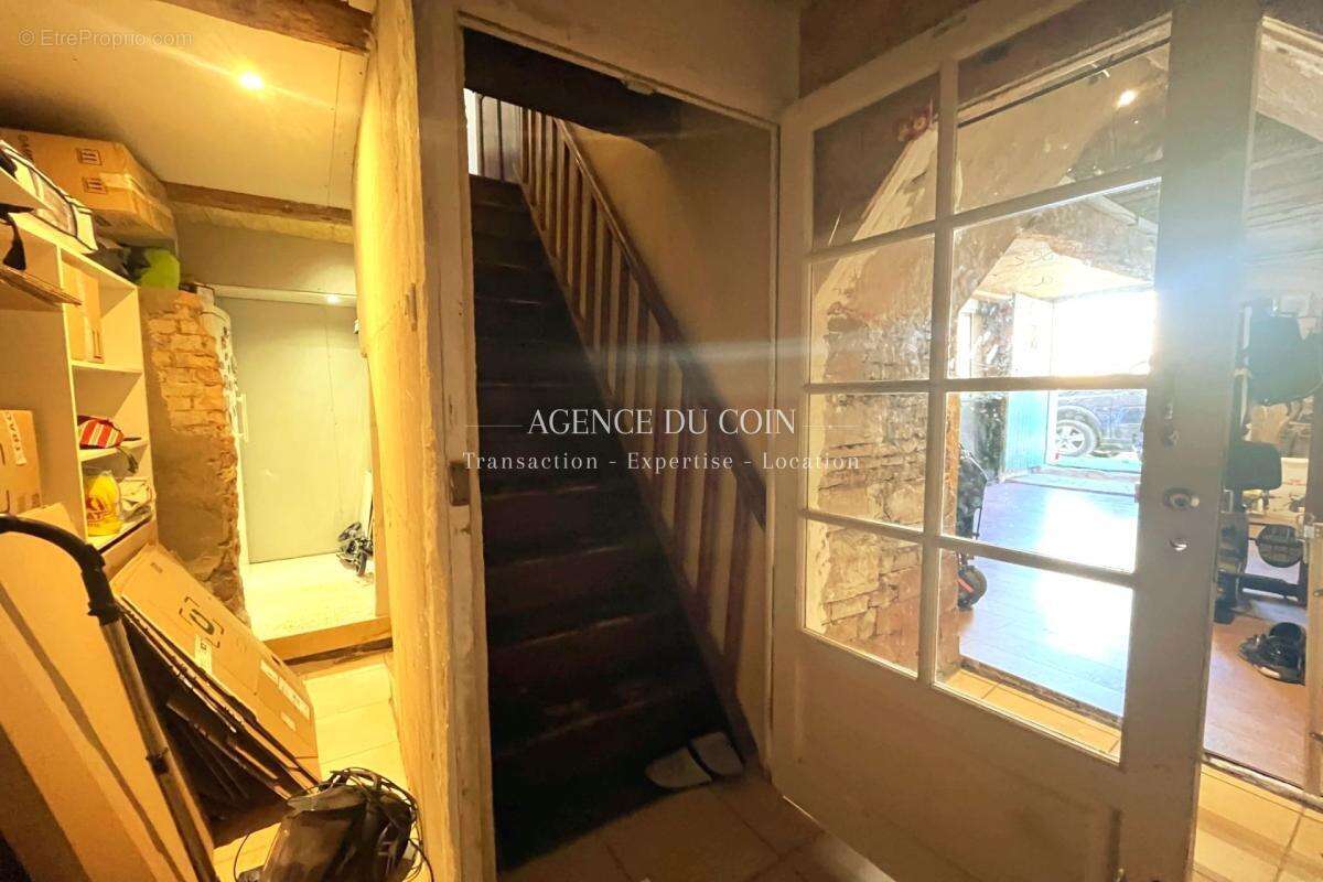 Maison à LE MUY