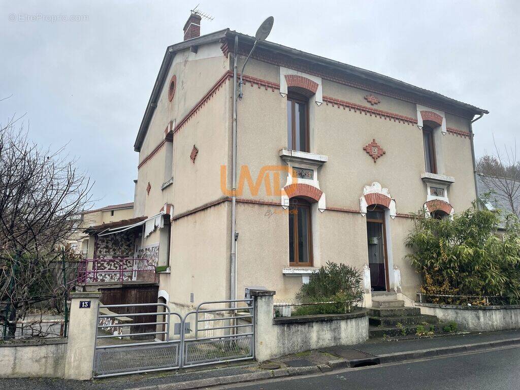 Maison à DECAZEVILLE