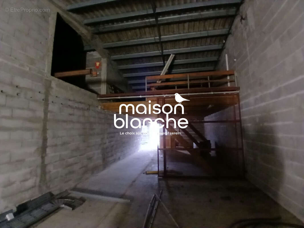 Commerce à AIRVAULT