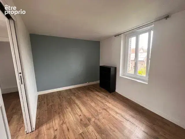 Première chambre de la maison située à Poses