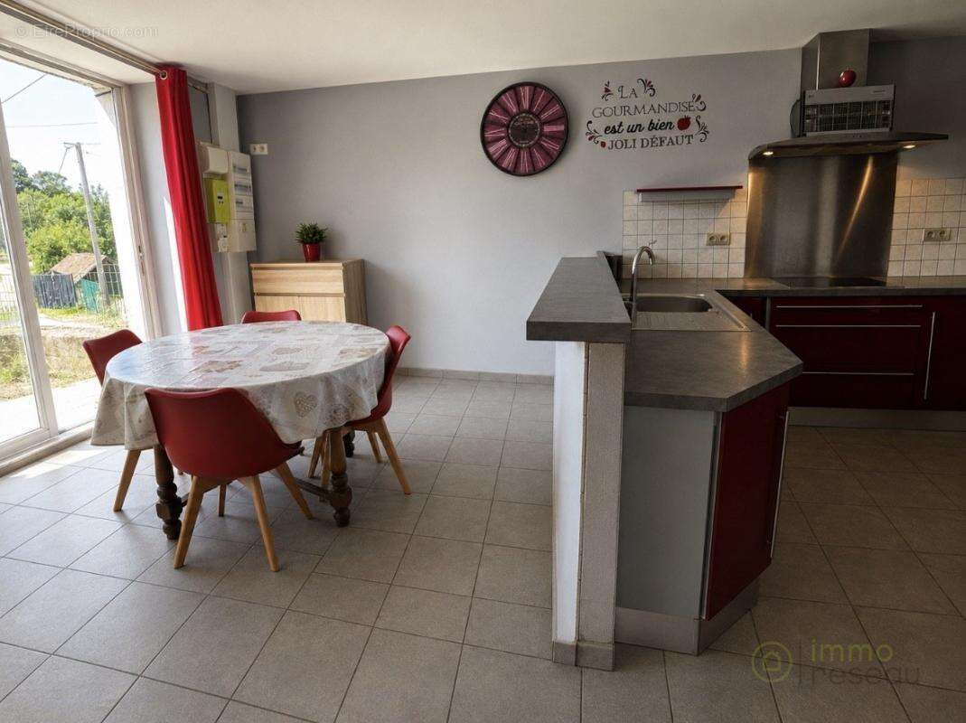 Maison 94 m² à Saint-Priest  - photo 6