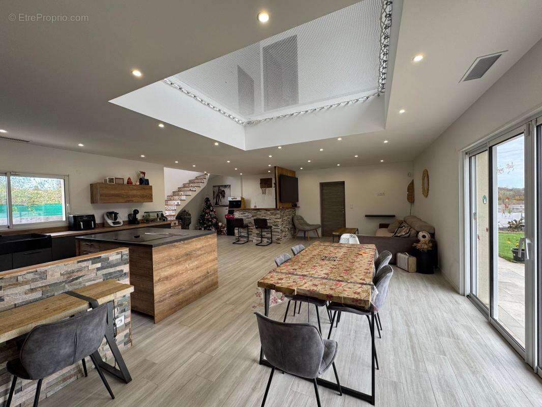 Villa avec piscine et garage - PINET - photo 12