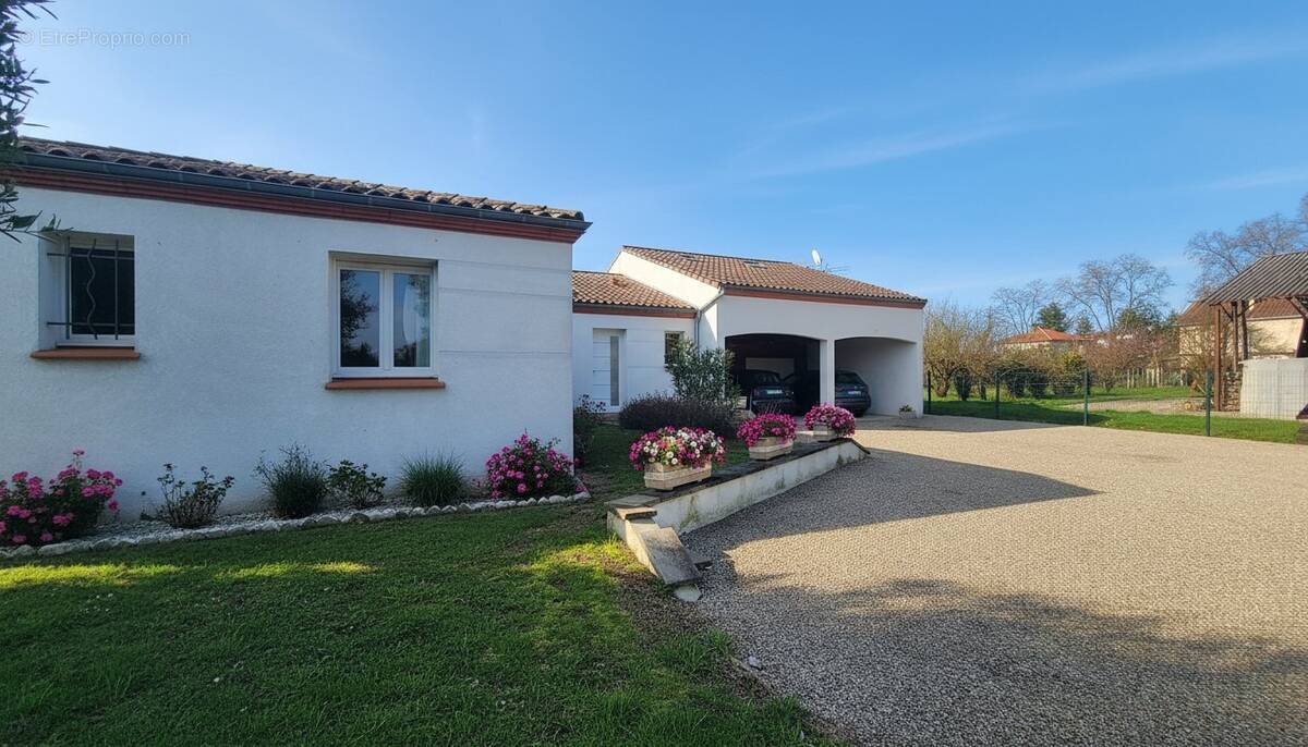 Maison à GOUDOURVILLE