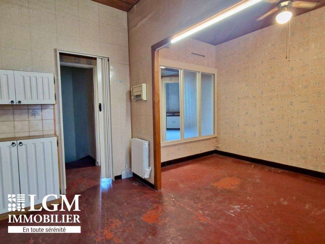 Appartement À Vendre T 4 + 16 m2 de terrasse et une cave de 30m2 - photo 3
