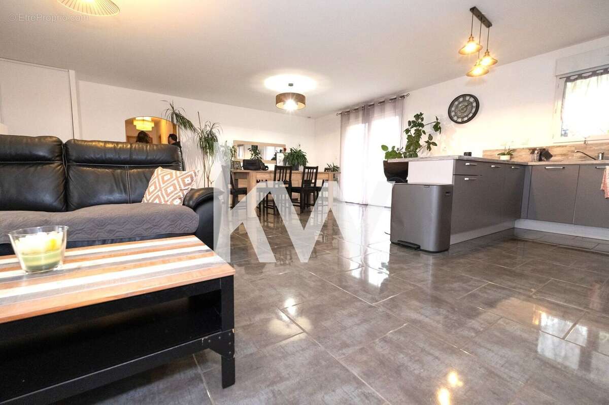 Maison à COMPREIGNAC