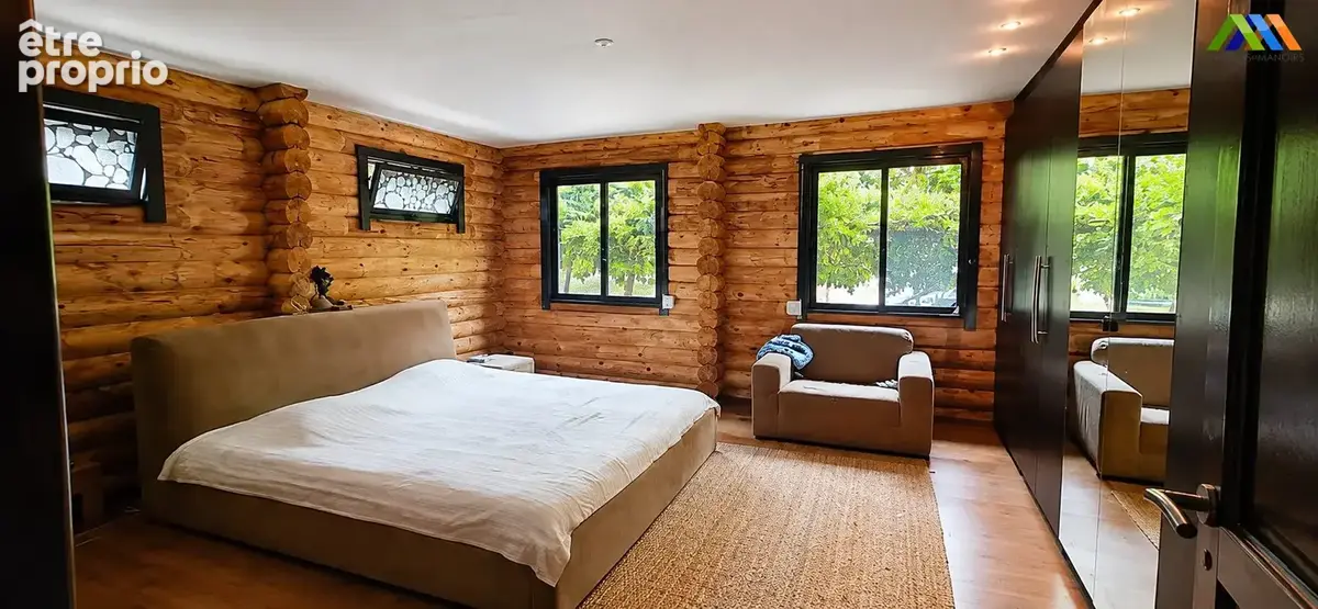 Bright double bedroom in a wooden chalet
