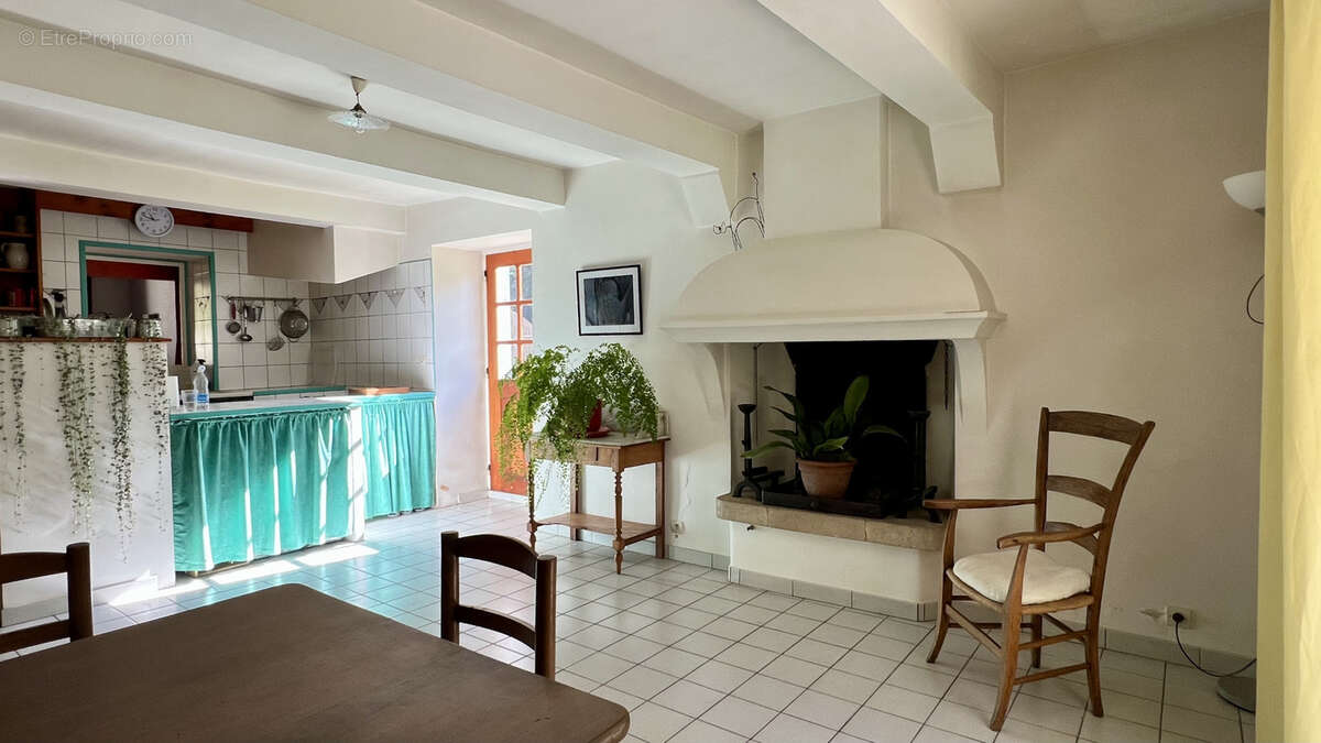 Maison à VENASQUE