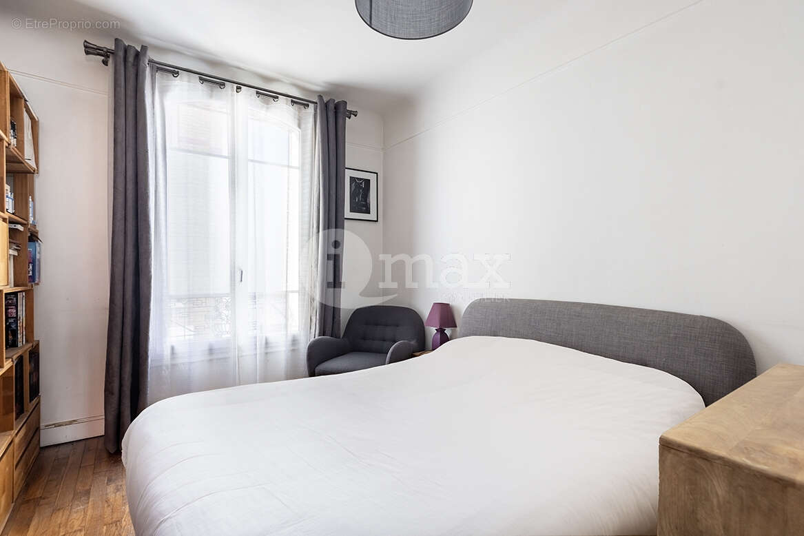 Appartement à COURBEVOIE