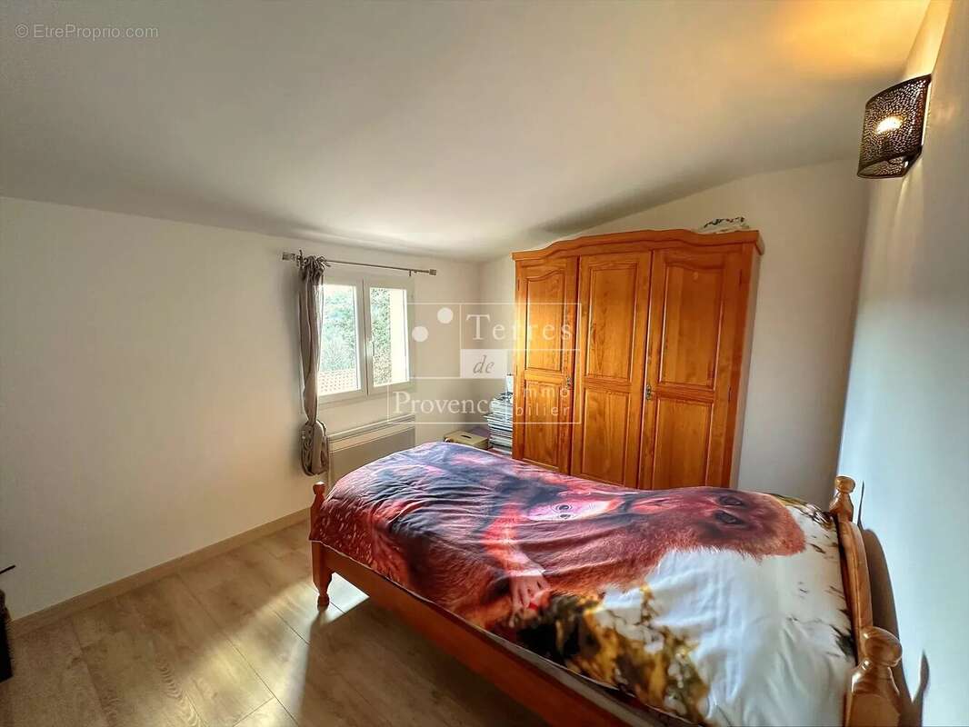 Maison à ARTIGNOSC-SUR-VERDON