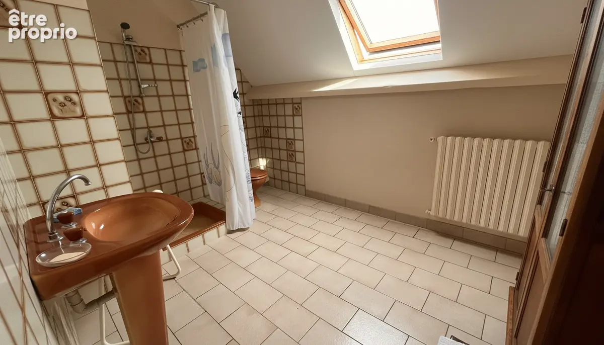 PÉNESTIN - À deux pas du centre, une maison familiale au fort potentiel - photo 9