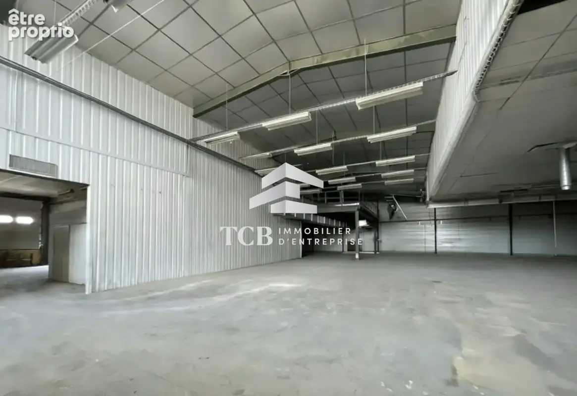 Commerce 1 850 m² à vendre à Orvault (44700) - photo 1