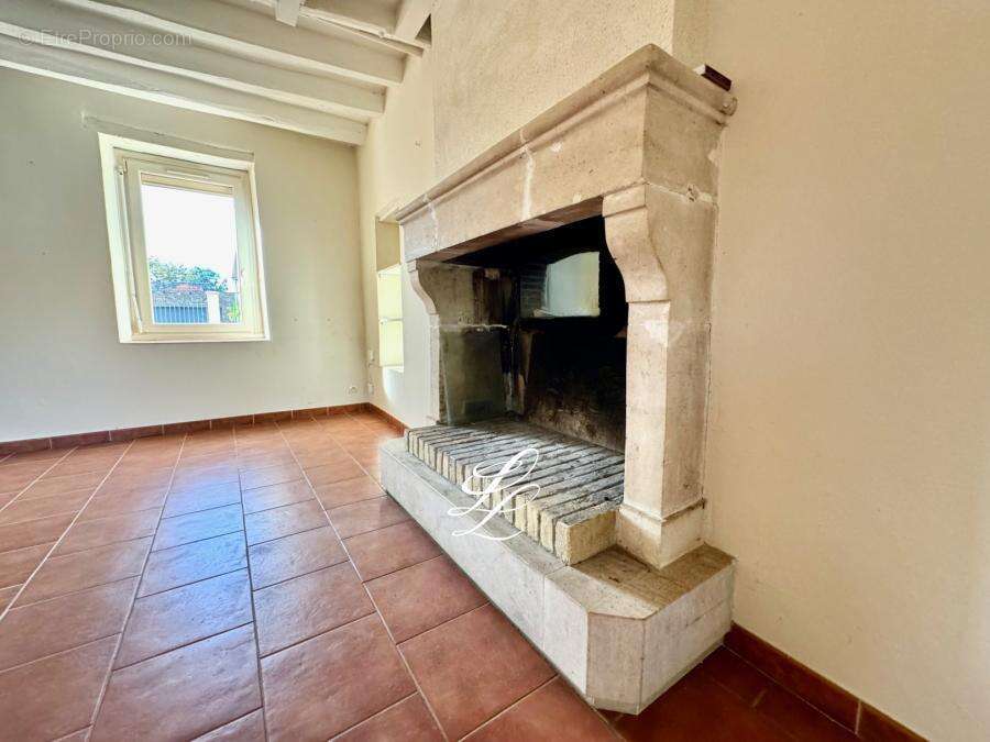 Maison à NEUVILLE-SUR-SARTHE