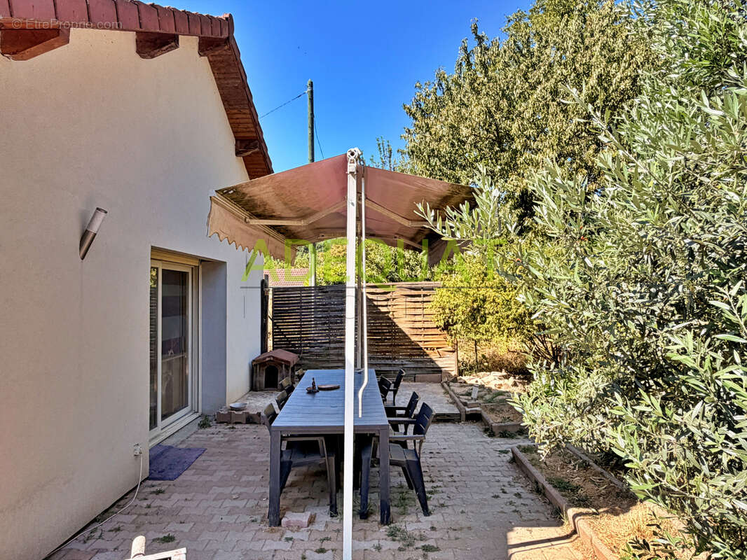 Maison à MONTCARRA