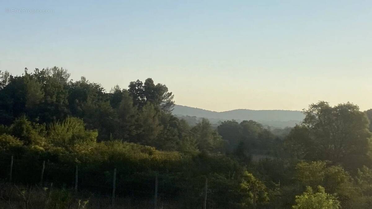 Terrain à TOURVES