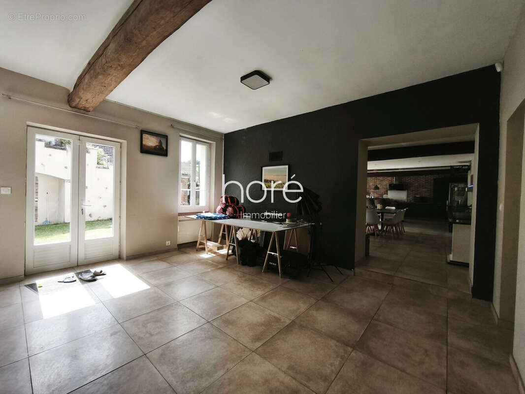 Maison à LA CELLE-SAINT-CYR