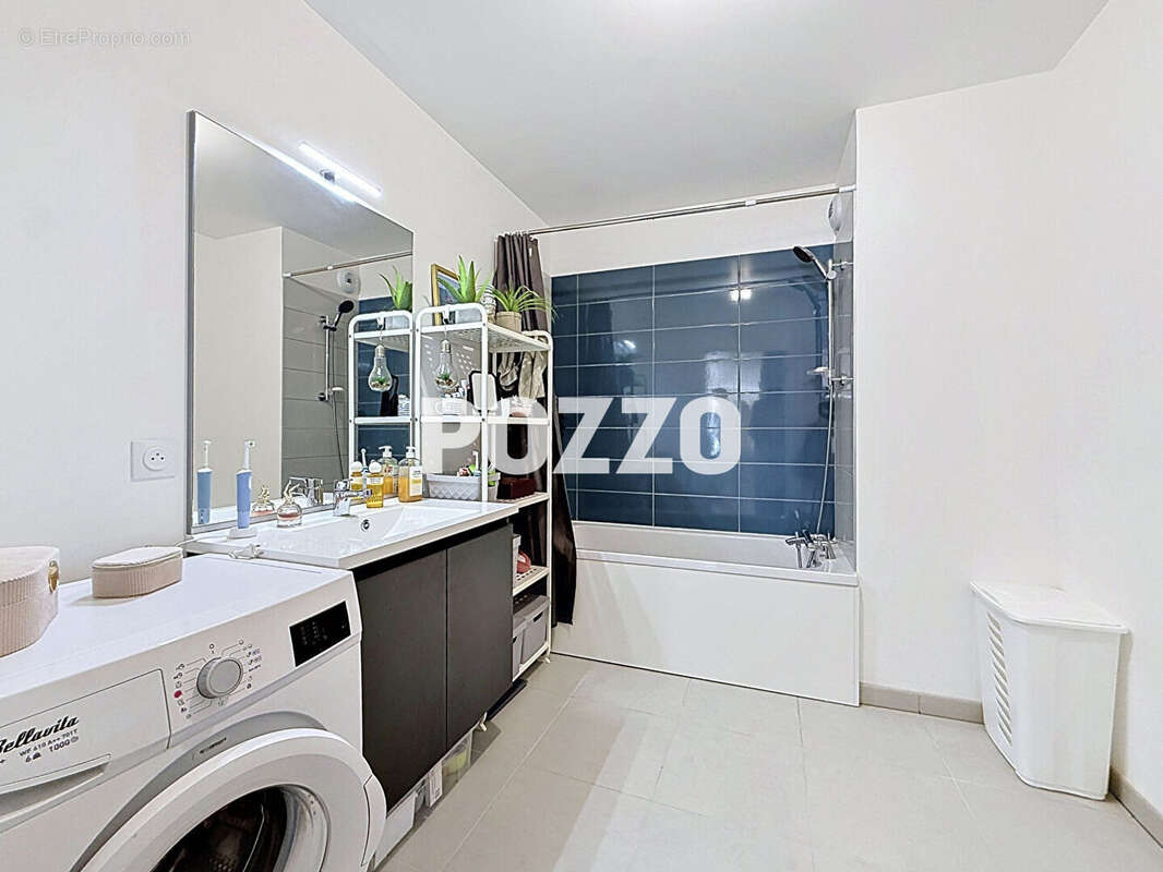 Appartement à DONVILLE-LES-BAINS