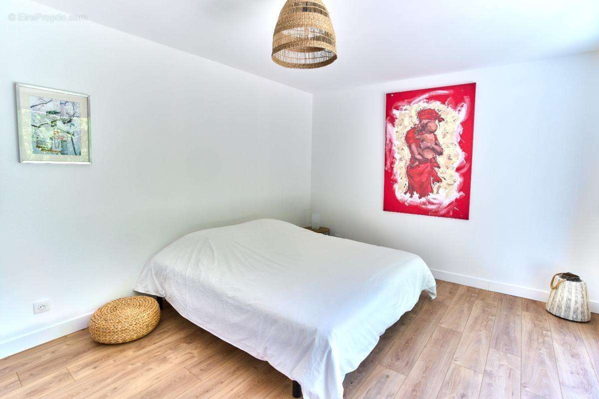 Maison à LE PUY-SAINTE-REPARADE