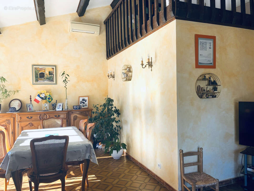 Maison à MAUGUIO