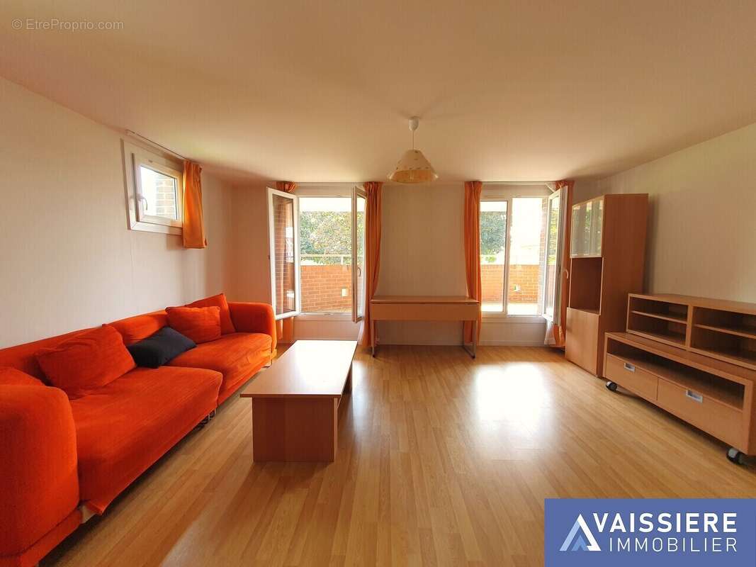 Maison à VOISINS-LE-BRETONNEUX