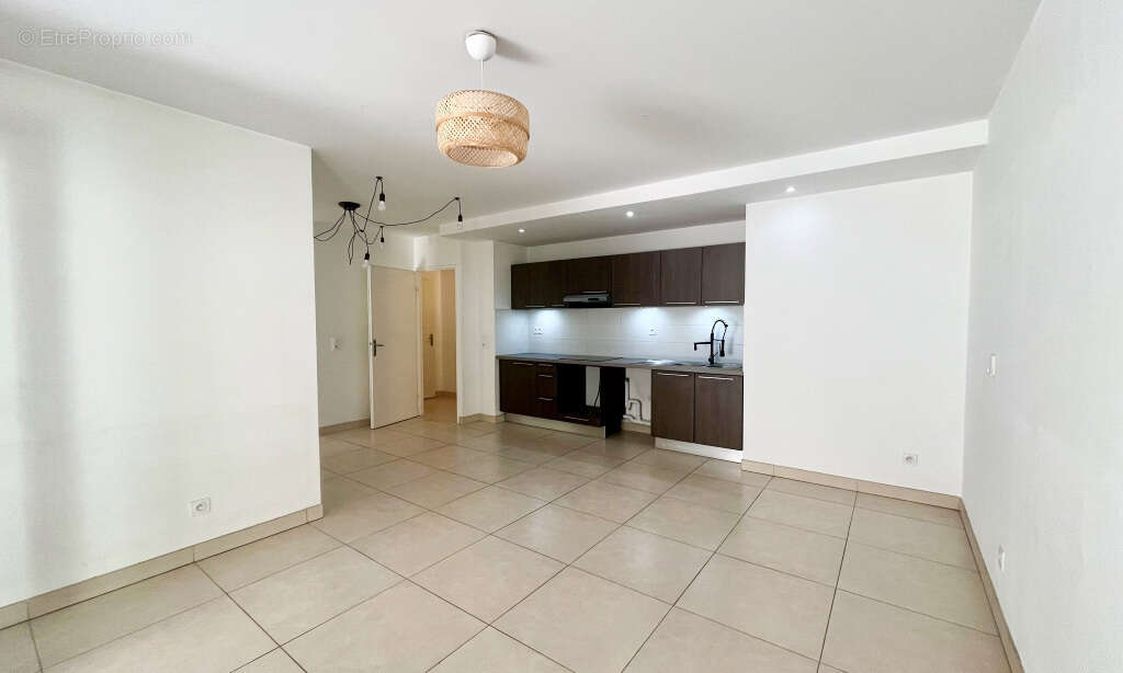 Appartement à MARSEILLE-4E