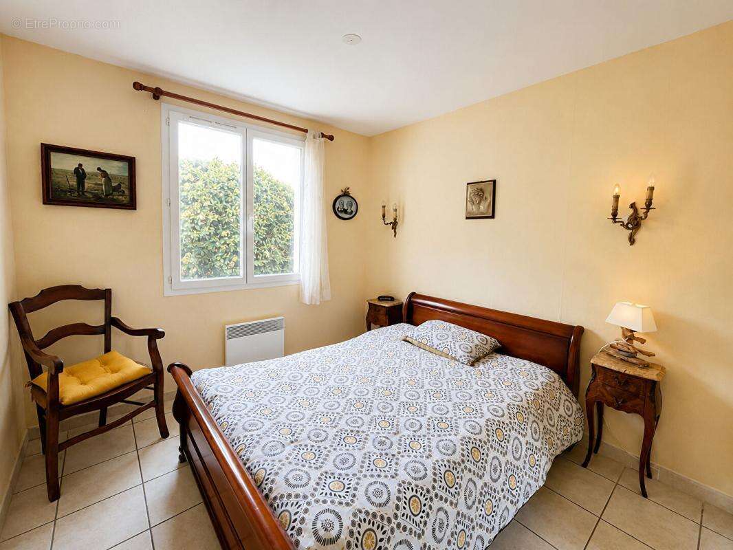 Appartement à SAINT-MITRE-LES-REMPARTS