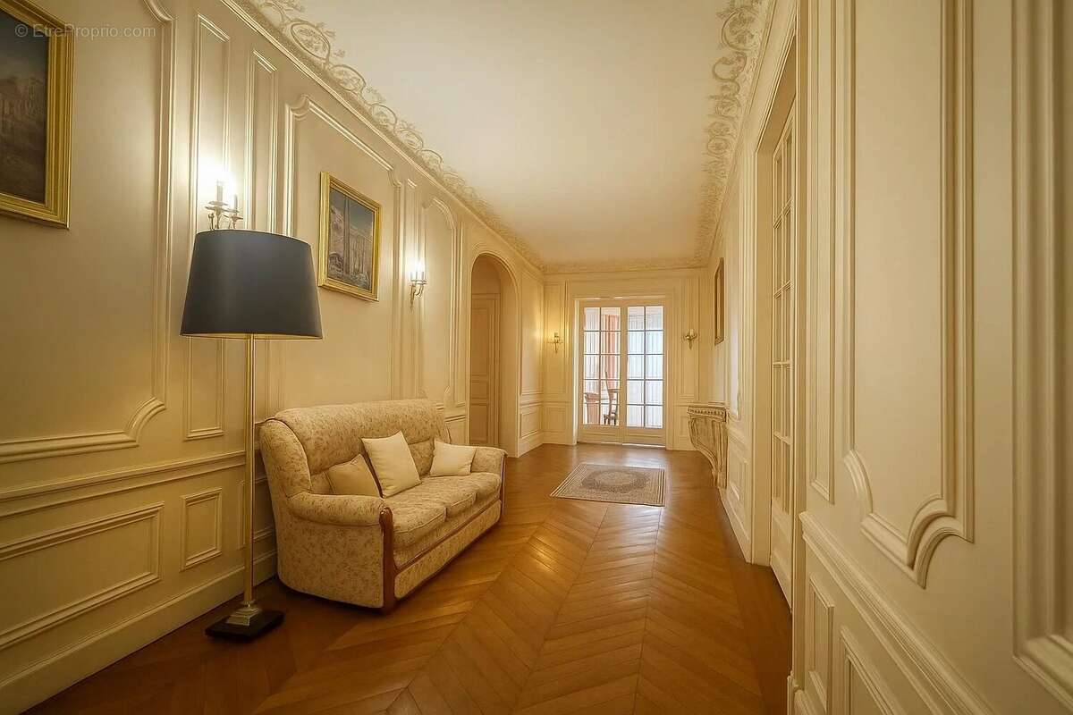 Appartement à PARIS-16E