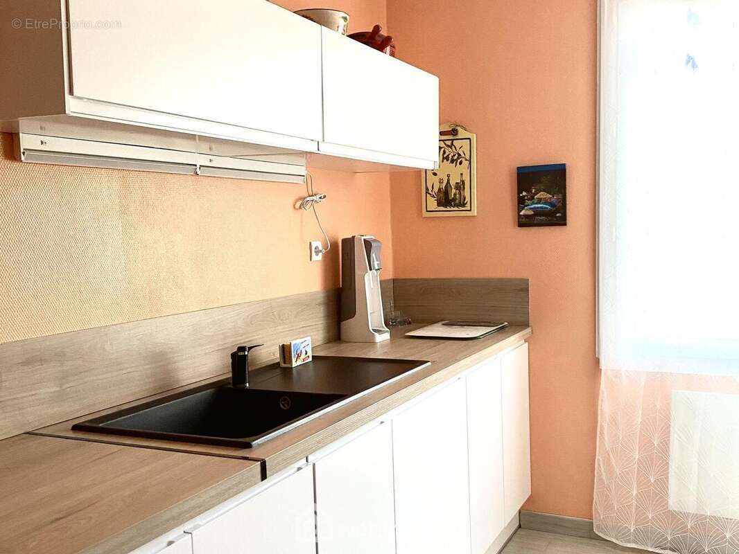 Chambre lumineuse avec placard intégré. - Maison à LES SABLES-D&#039;OLONNE