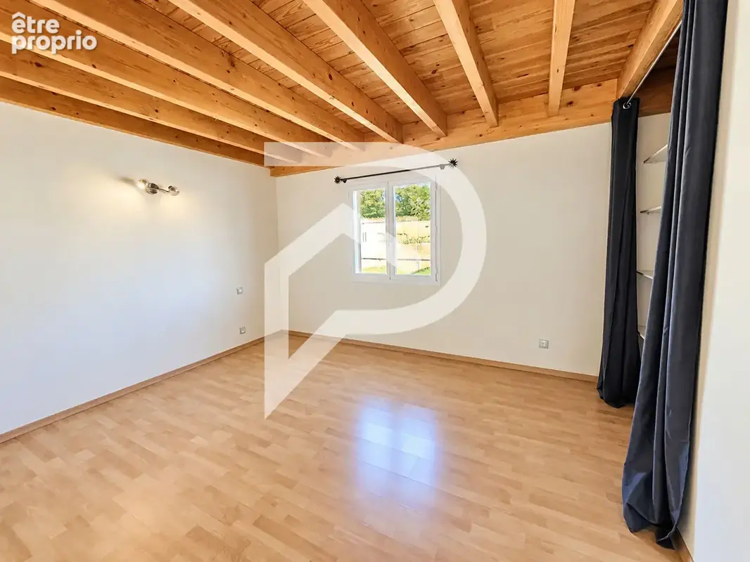 Maison de 134 m² sur un parc de 2 500 m². - photo 7