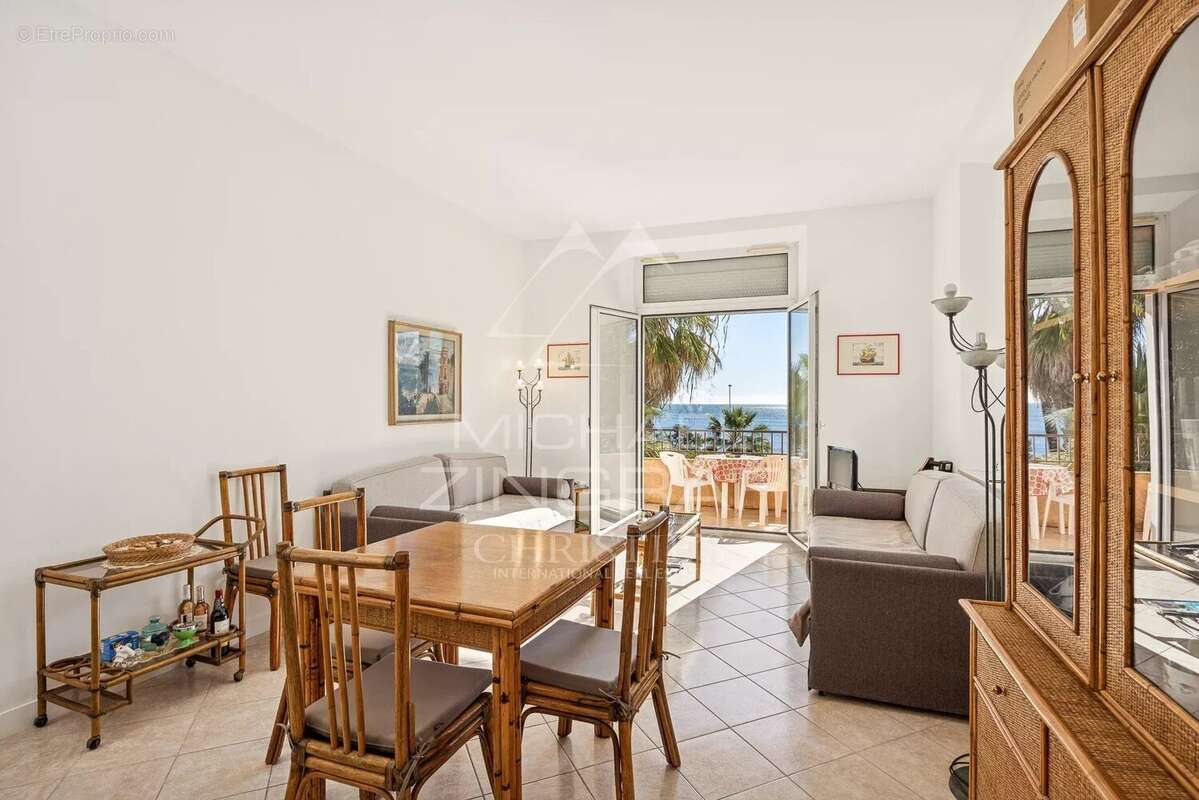 Appartement à VALLAURIS