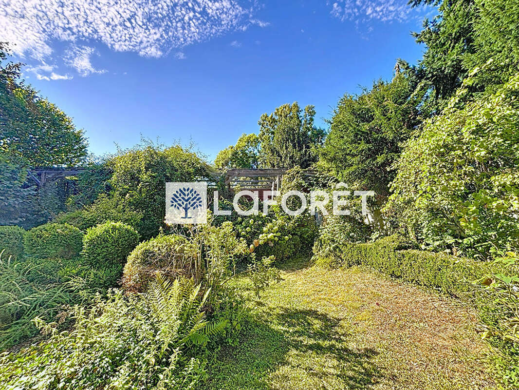 Maison à SAINT-NOM-LA-BRETECHE