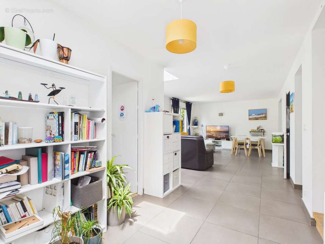 La Martelière : Maison familiale 110m2, 4 chambres et dépendances au calme absolu - photo 5