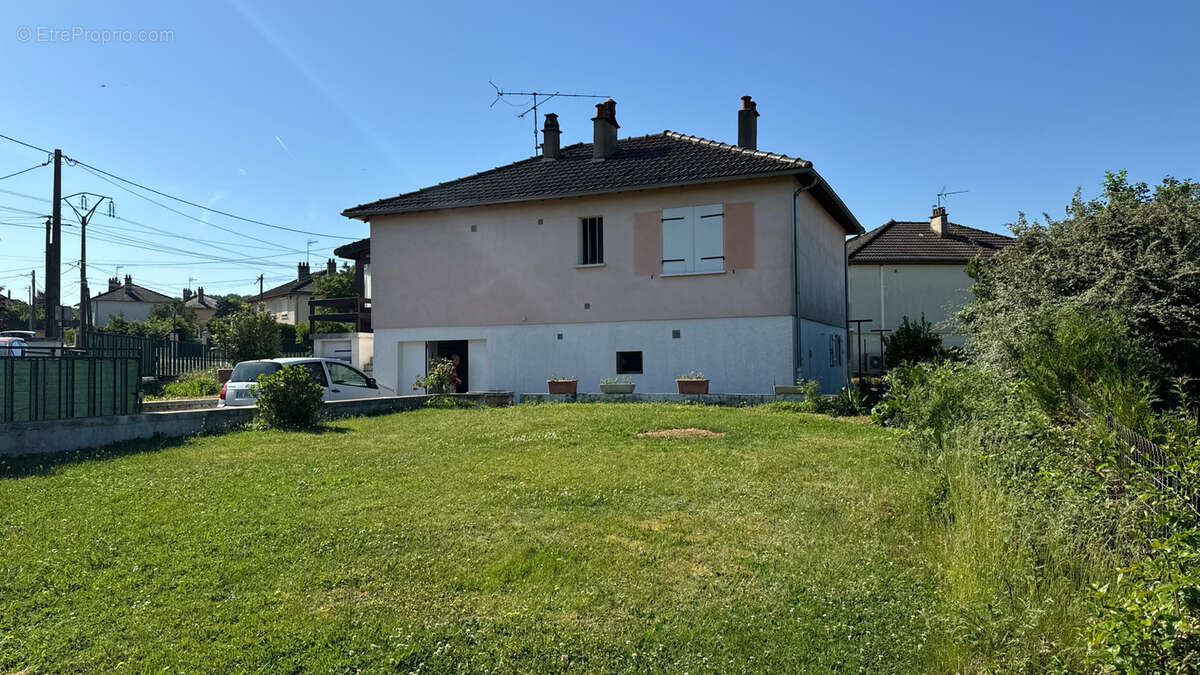 Maison à AVALLON