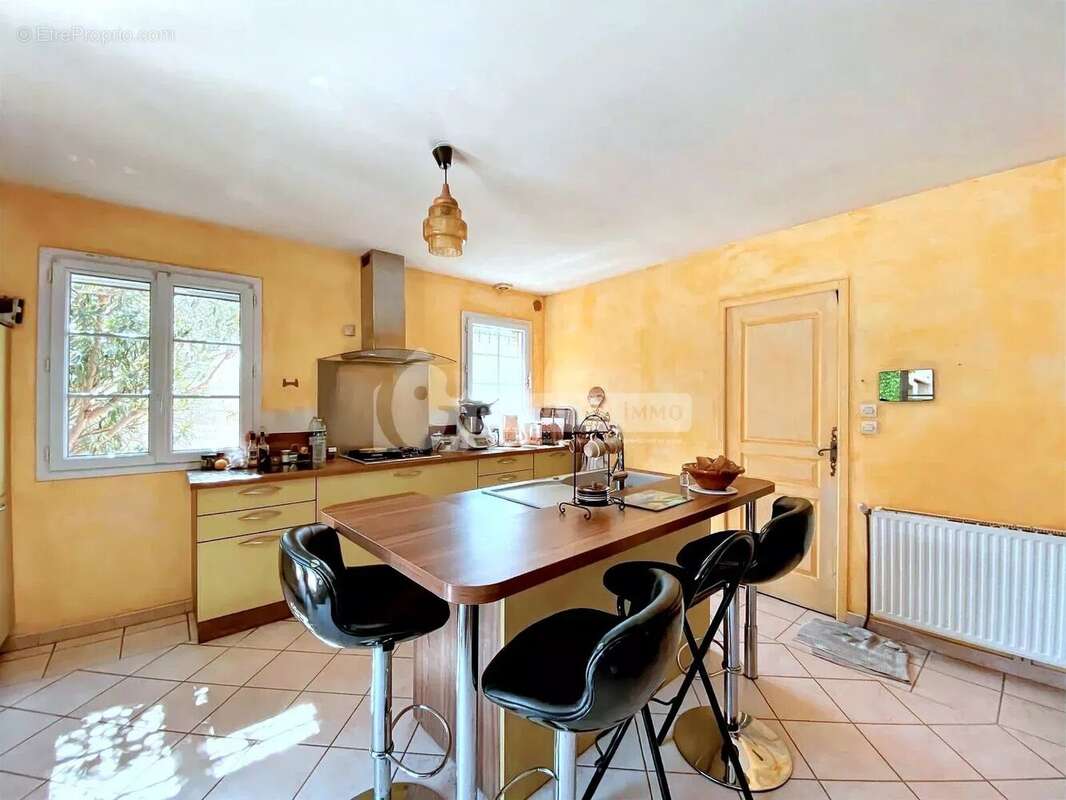 Maison à FONTVIEILLE