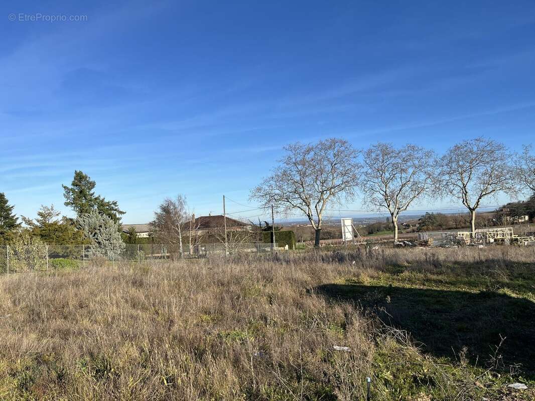 Terrain à SAINT-ETIENNE-LA-VARENNE