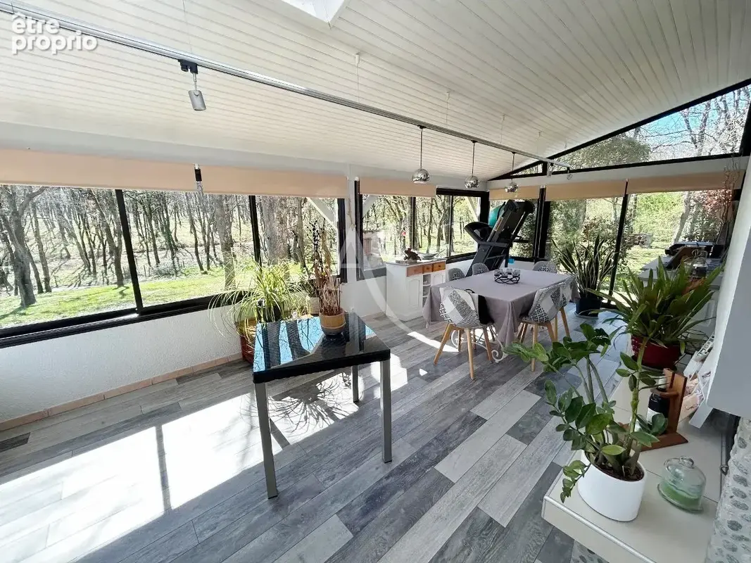 Maison 5 pièce(s) 140 m² avec double garage, piscine et pool house, sur 2341 m² de terrain. - photo 6