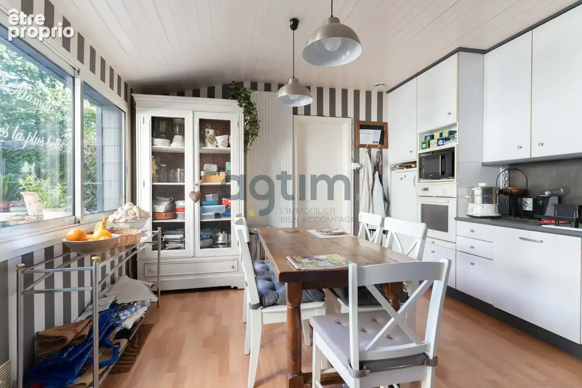 A 30 min de Nantes, centre Montaigu, maison de ville 202m2 hab, 5 chambres, garage et dépendance, terrain - photo 7