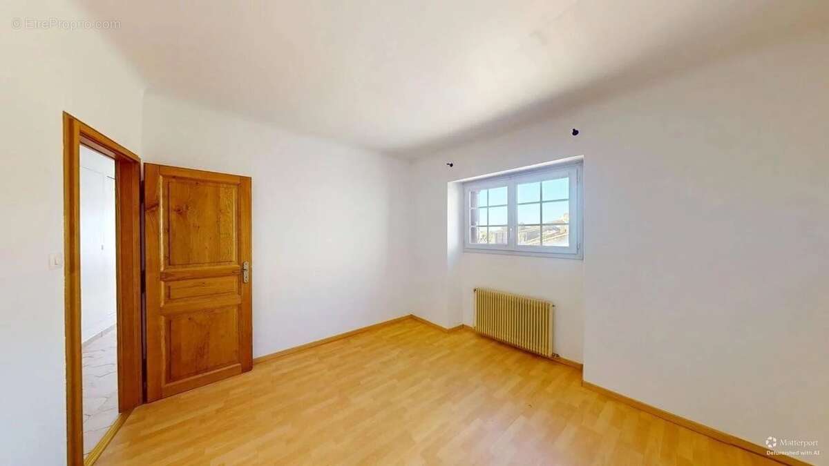 Maison à SAINT-MITRE-LES-REMPARTS