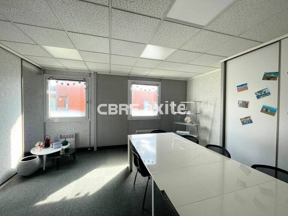 Commerce 91 m² à Meythet  - photo 1