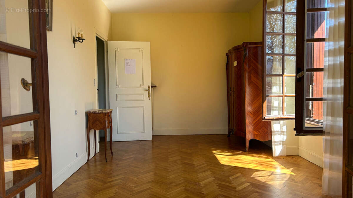 Spécial investisseur ou grande maison familiale : potentiel xxl à laissac - photo 10