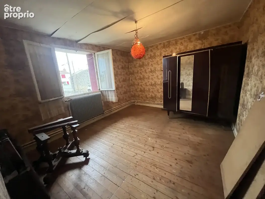 ref 112195 Secteur SAINT VARENT maison ancienne de 80 m2  à rénover type 4 sur terrain 1581m2 - photo 8
