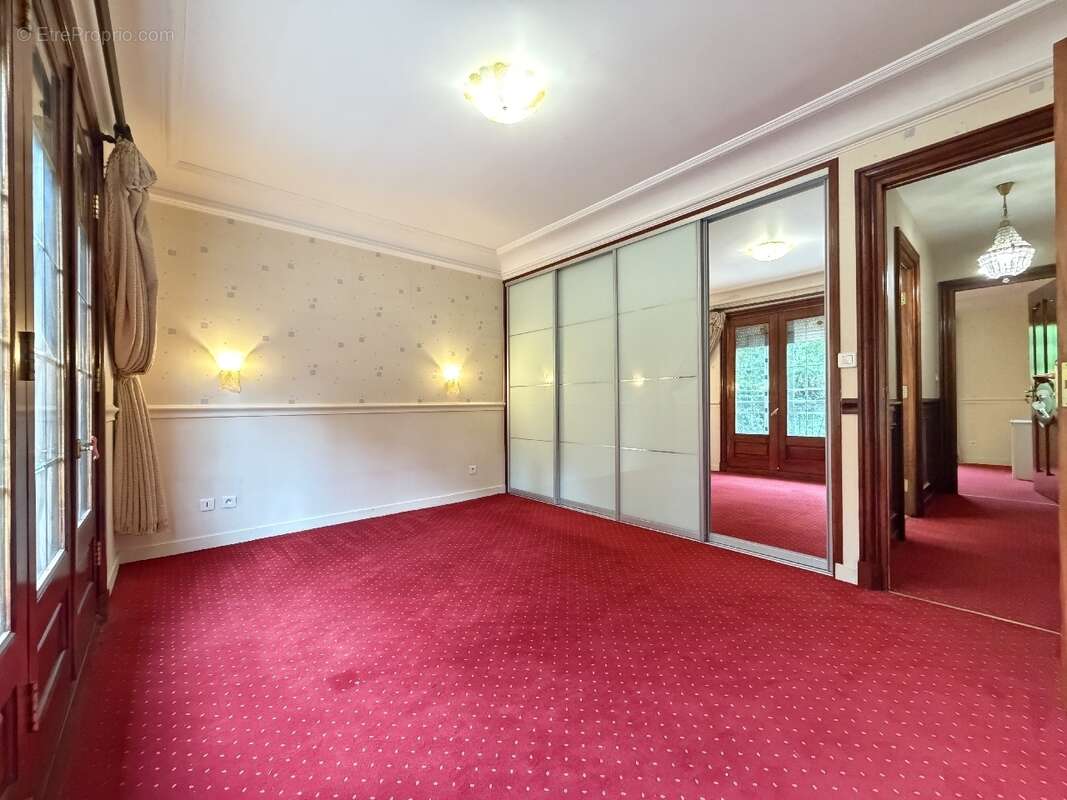 Maison 363 m² à Saint-Maur-Des-Fosses  - photo 15