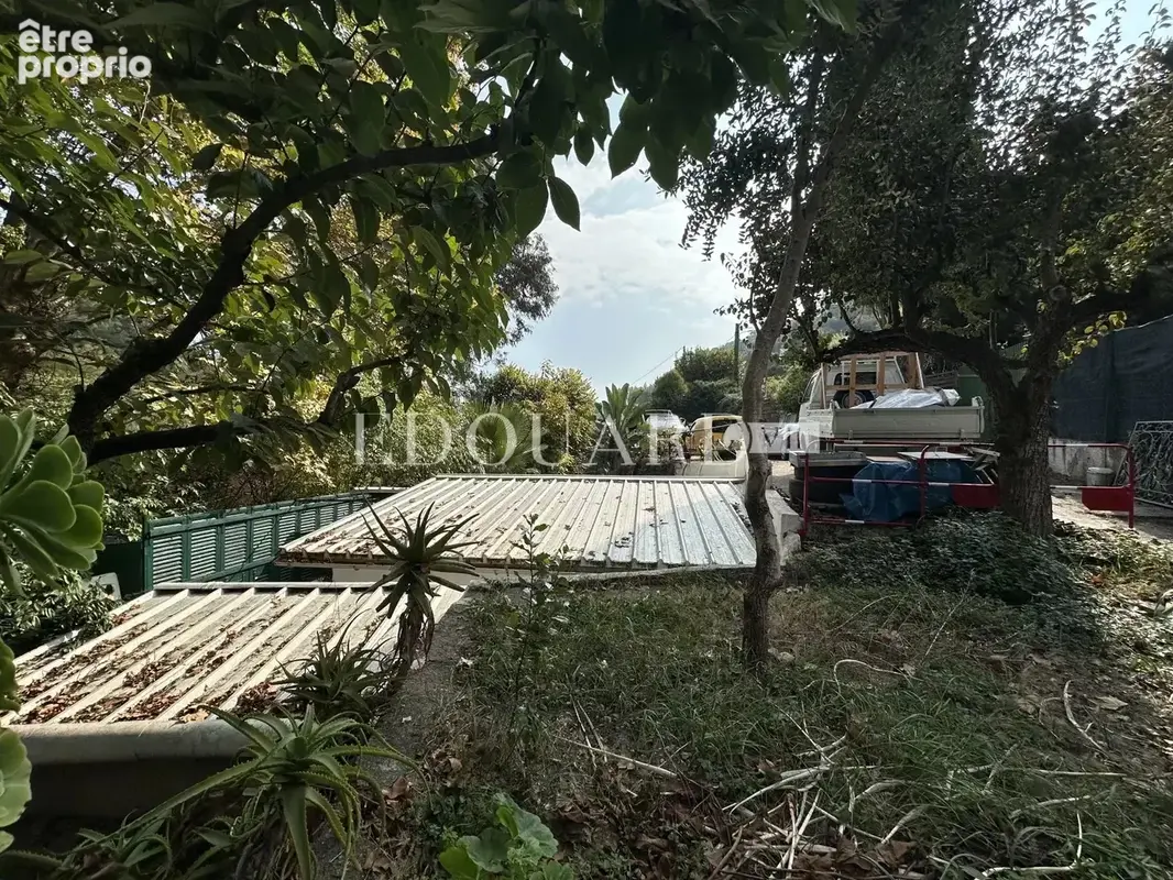 Sur la commune de Castellar, charmante maisonnette avec 6 parkings, exclusivité - photo 10