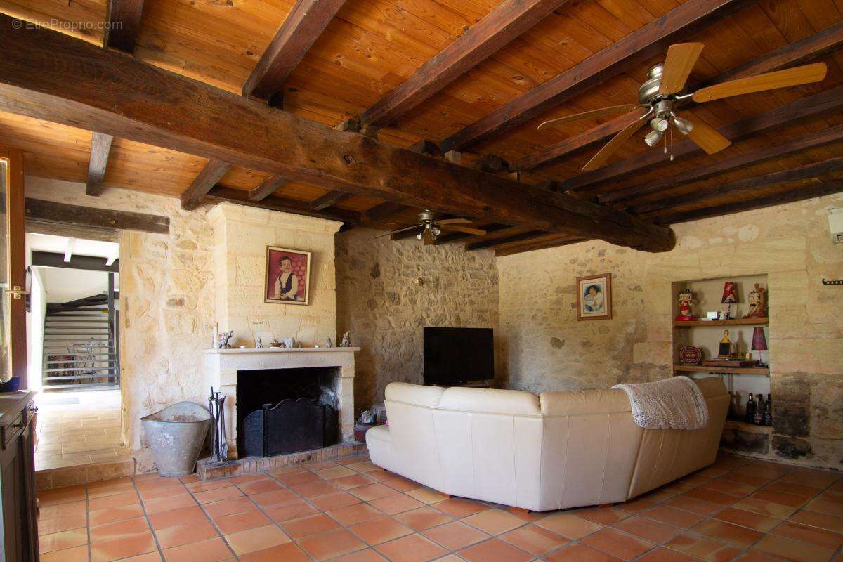 Maison à SAINT-GENES-DE-FRONSAC