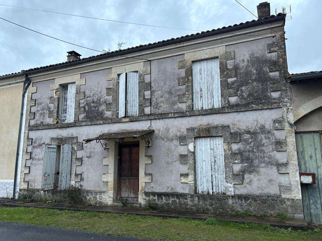 Ancienne ferme girondine à fort potentiel, Pessac sur Dordogne 185 m2 dépendances 300 m2 - photo 2